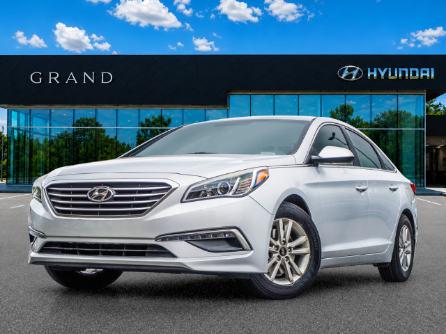 Used 2015 Hyundai Sonata SE w/ Option Group 09 FWD image 1