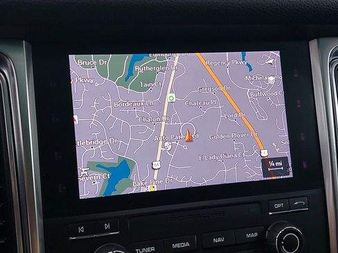 Certified 2018 Porsche Macan image 25