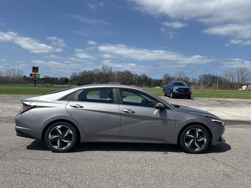 Used 2022 Hyundai Elantra Limited image 9