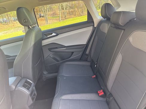 Used 2024 Volkswagen Taos SE image 8