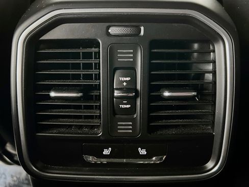 Used 2018 Porsche Macan image 20