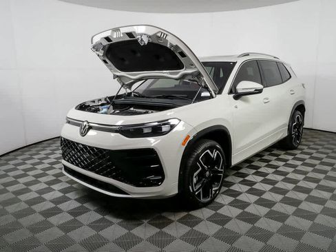 New 2026 Volkswagen Tiguan SEL R-Line AWD/4WD image 35
