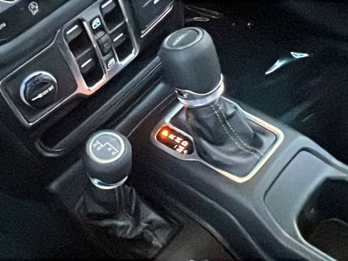 New 2025 Jeep Gladiator Sport image 26