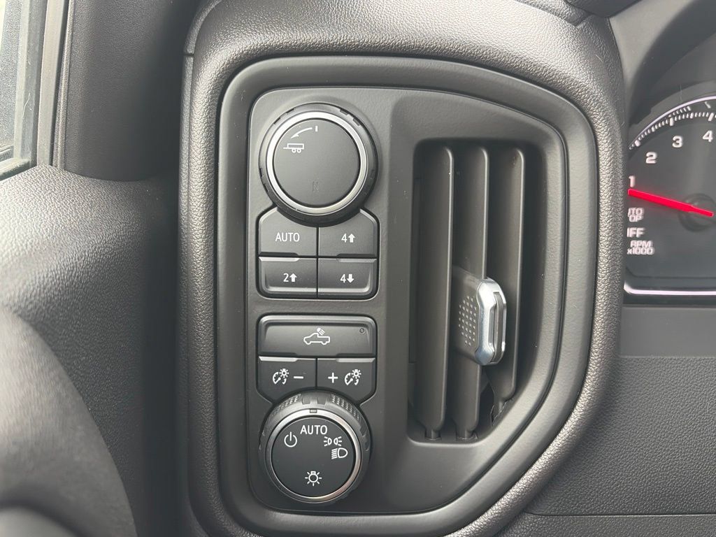 Used 2022 Chevrolet Silverado 1500 Custom Trail Boss w/ Safety Confidence Package AWD/4WD image 10