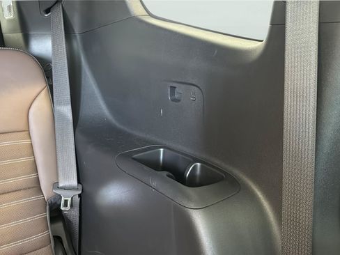 Used 2026 GMC Acadia Denali Ultimate w/ LPO, Floor Liner Package AWD/4WD image 33