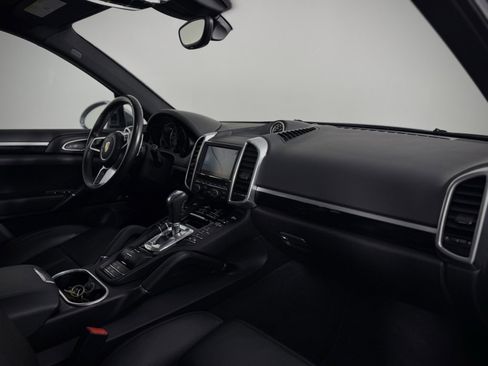 Used 2016 Porsche Cayenne S image 21