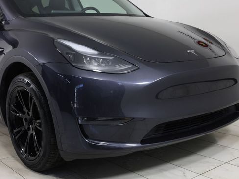 Used 2024 Tesla Model Y Long Range AWD/4WD image 37