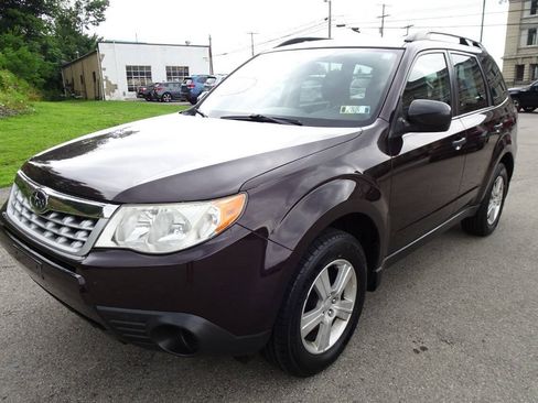 Used 2013 Subaru Forester 2.5X w/ Alloy Wheel Pkg AWD/4WD image 2
