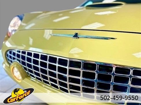 Used 2002 Ford Thunderbird Base image 4