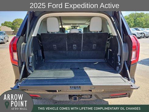 Used 2025 Ford Expedition Active RWD image 17
