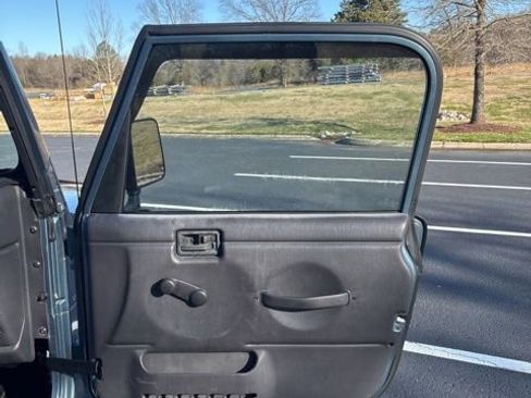 Used 1999 Jeep Wrangler SE image 38