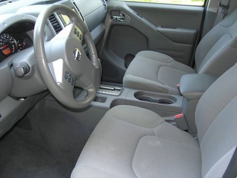 Used 2019 Nissan Frontier SV RWD image 3