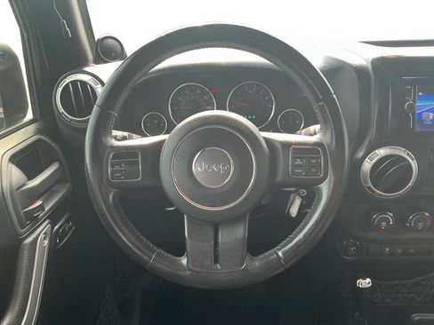 Used 2013 Jeep Wrangler Unlimited Sahara AWD/4WD image 18