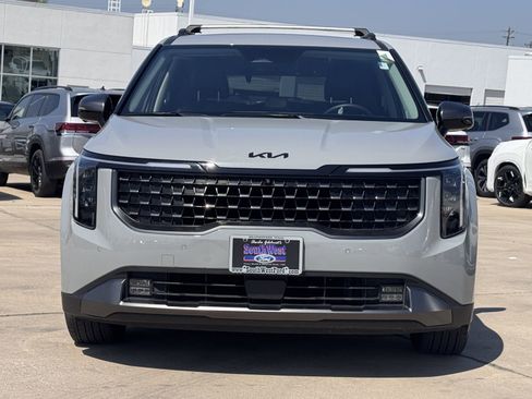 Used 2025 Kia Carnival SX w/ SX Dark Edition Package image 9