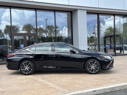 Used 2024 Lexus ES 350 w/ Premium Package FWD image 2
