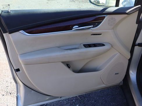 Used 2017 Cadillac XT5 Premium Luxury image 18