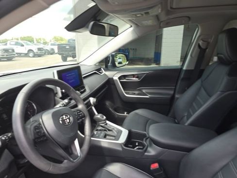 Used 2023 Toyota RAV4 XLE Premium FWD image 9