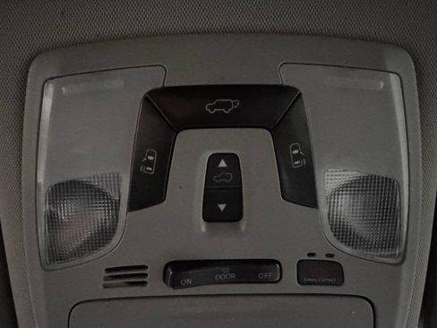 Used 2020 Toyota Sienna XLE 8 Passenger 4dr Mini Van image 24