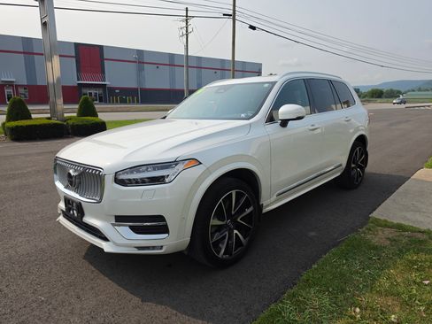 Used 2024 Volvo XC90 B5 Plus AWD/4WD image 8