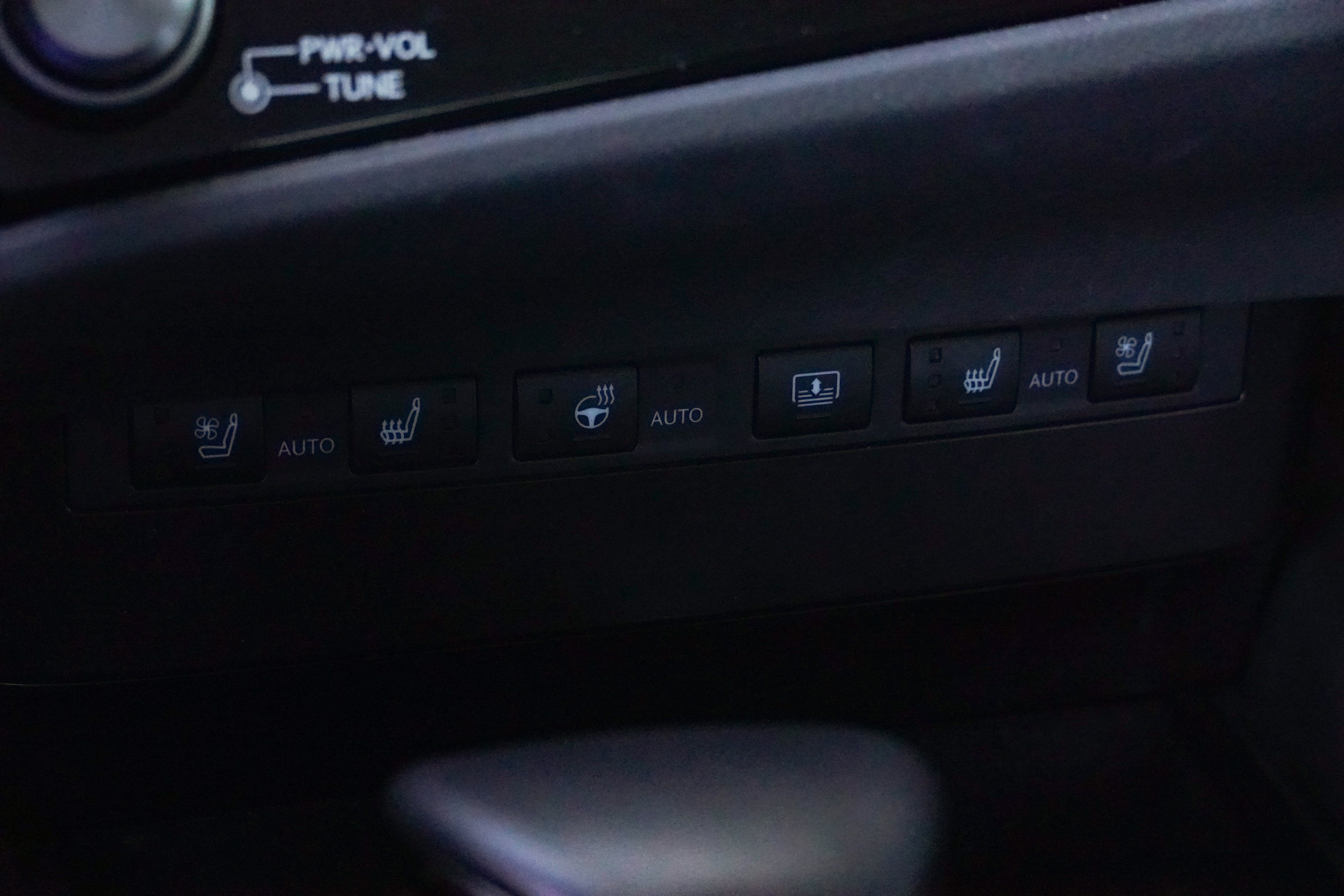 Used 2024 Lexus ES 300h Ultra Luxury w/ Accessory Package (Z2) FWD image 27