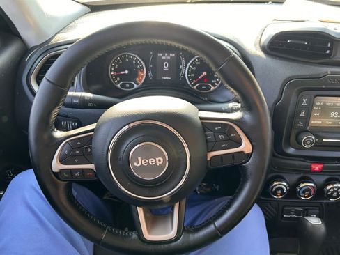 Used 2017 Jeep Renegade Latitude FWD image 15