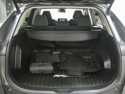 Used 2021 Toyota RAV4 XLE w/ Convenience Package image 21