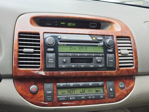 Used 2004 Toyota Camry LE image 22