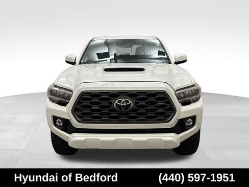 Used 2020 Toyota Tacoma TRD Sport w/ TRD Premium Sport Package AWD/4WD image 2