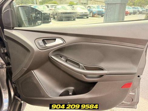 Used 2017 Ford Focus SE FWD image 31