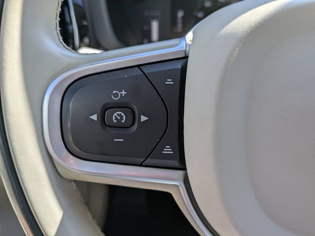 Used 2019 Volvo XC60 T6 Momentum w/ Premium Package AWD/4WD image 26