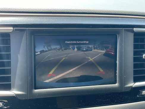 Used 2023 Chrysler Voyager LX FWD image 14
