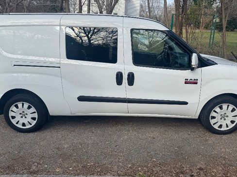 Used 2019 RAM ProMaster City Tradesman SLT image 2