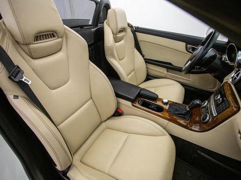 Used 2014 Mercedes-Benz SLK 250 2dr Roadster SLK 250 w/ Premium Package image 21