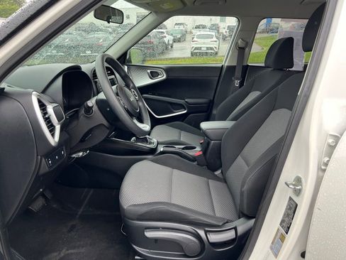 Used 2022 Kia Soul LX FWD image 6