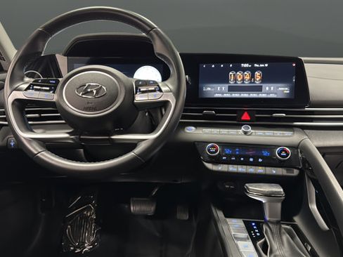 Used 2023 Hyundai Elantra SEL w/ Convenience Package FWD image 11