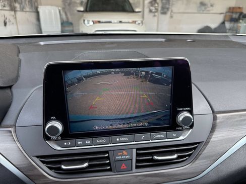 Used 2025 Nissan Altima 2.5 SV FWD image 23