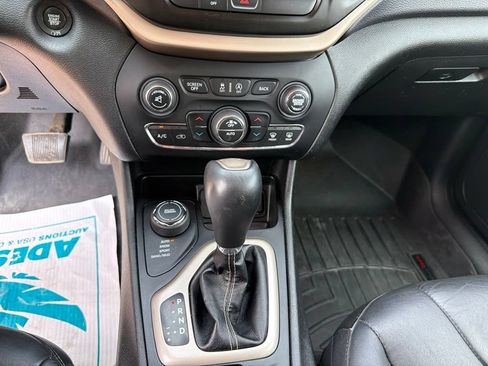 Used 2018 Jeep Cherokee Limited w/ Trailer Tow Group AWD/4WD image 17