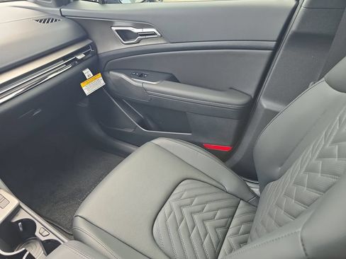 New 2026 Kia Sportage X-Line w/ X-Line Premium Package AWD/4WD image 16