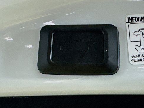 Used 2014 Toyota RAV4 Limited image 30