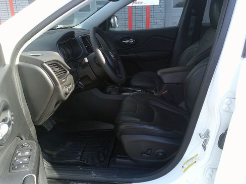 Used 2021 Jeep Cherokee Trailhawk w/ Premium Leather Package image 15