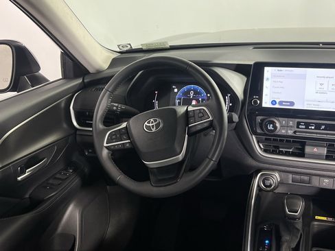 Used 2025 Toyota Grand Highlander AWD image 11