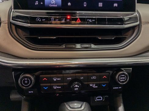 Used 2022 Jeep Compass Limited image 19