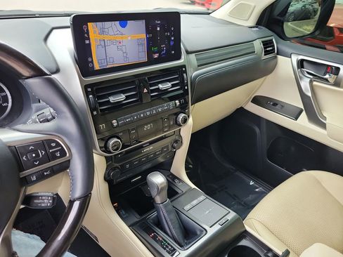 Used 2023 Lexus GX 460 Luxury w/ Accessory Package AWD/4WD image 22