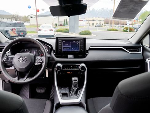 Used 2021 Toyota RAV4 LE image 29