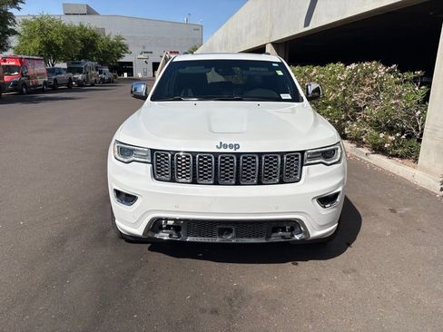 Used 2019 Jeep Grand Cherokee Overland image 2