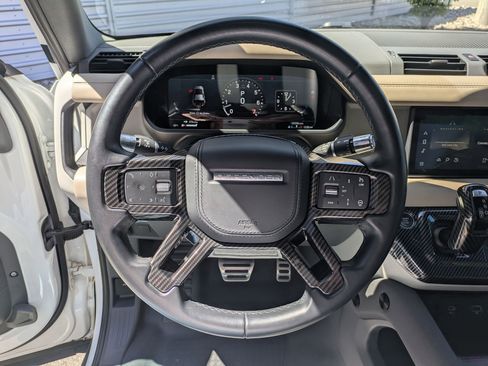 Certified 2022 Land Rover Defender 110 X-Dynamic HSE AWD/4WD image 18