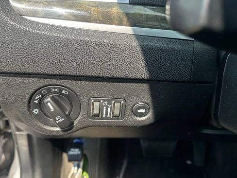 Used 2013 Chrysler 300 C AWD/4WD image 10