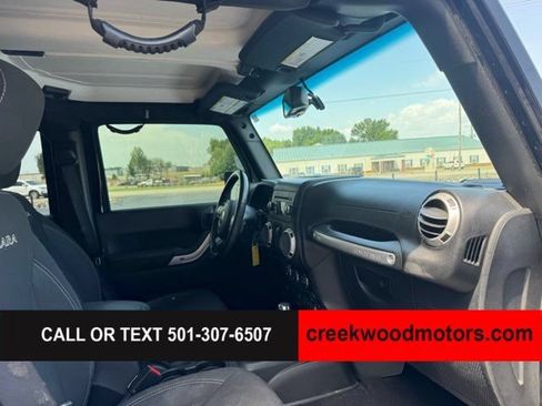 Used 2017 Jeep Wrangler Unlimited Sahara w/ Connectivity Group AWD/4WD image 10