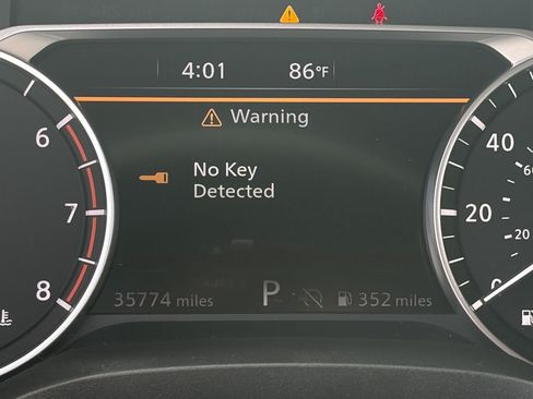 Used 2025 Nissan Rogue SV AWD/4WD image 33