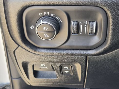 Used 2025 RAM 1500 Laramie AWD/4WD image 24